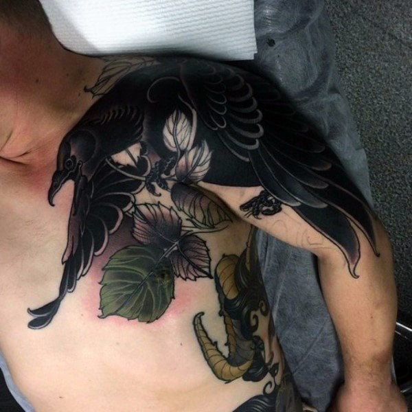 tatuaje cuervo para hombre 53