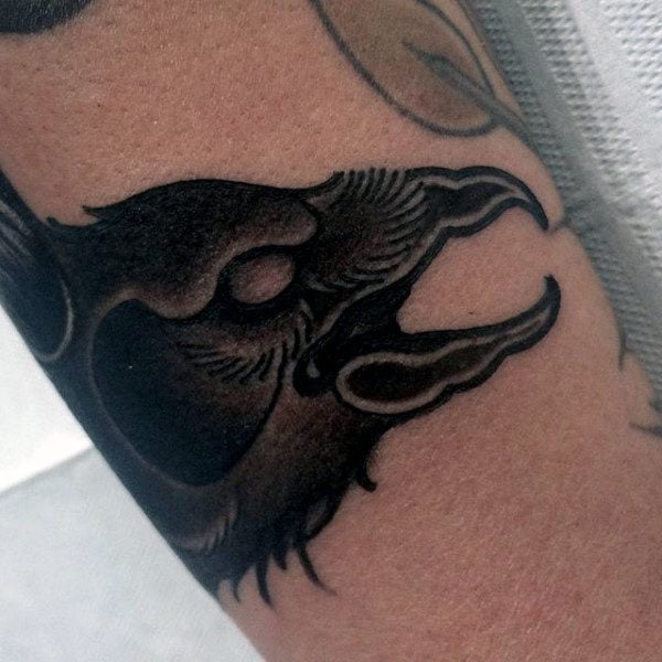 tatuaje cuervo para hombre 76