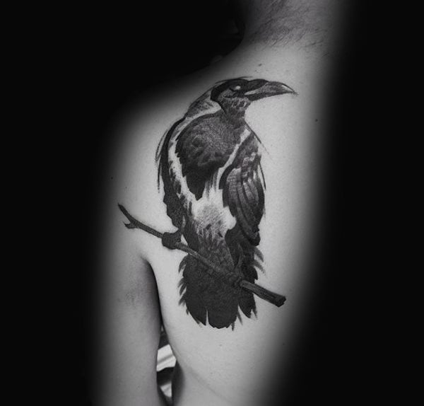 tatuaje cuervo para hombre 86