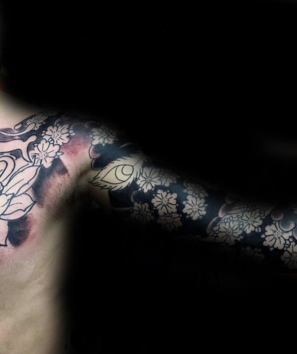 tatuaje flores del cerezo japonesas para hombre 03