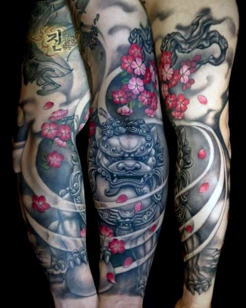 tatuaje flores del cerezo japonesas para hombre 29