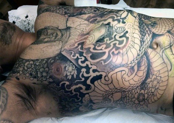 tatuaje flores del cerezo japonesas para hombre 31