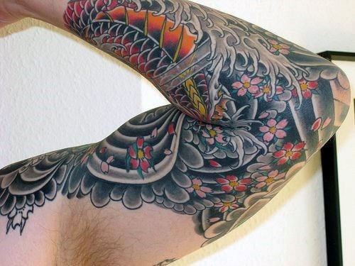 tatuaje flores del cerezo japonesas para hombre 51