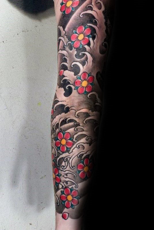 tatuaje flores del cerezo japonesas para hombre 94