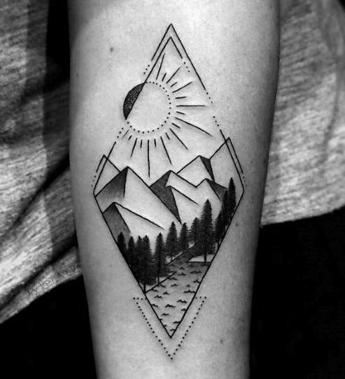 tatuaje geometrico montana para hombre 10