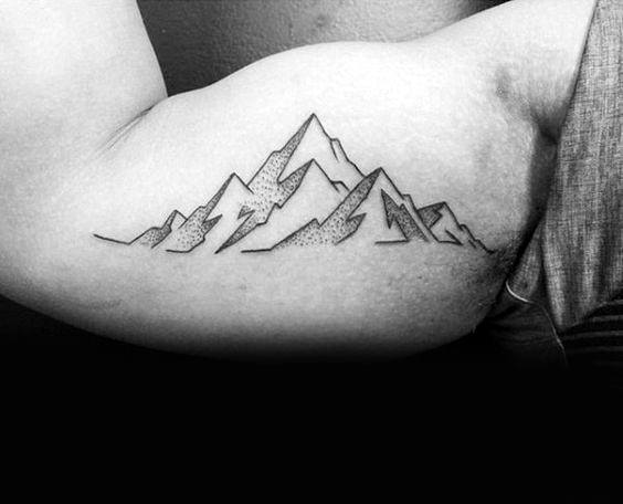 tatuaje geometrico montana para hombre 14
