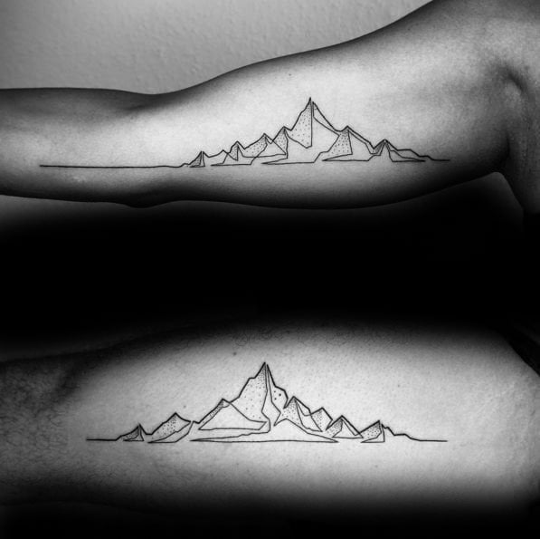tatuaje geometrico montana para hombre 21