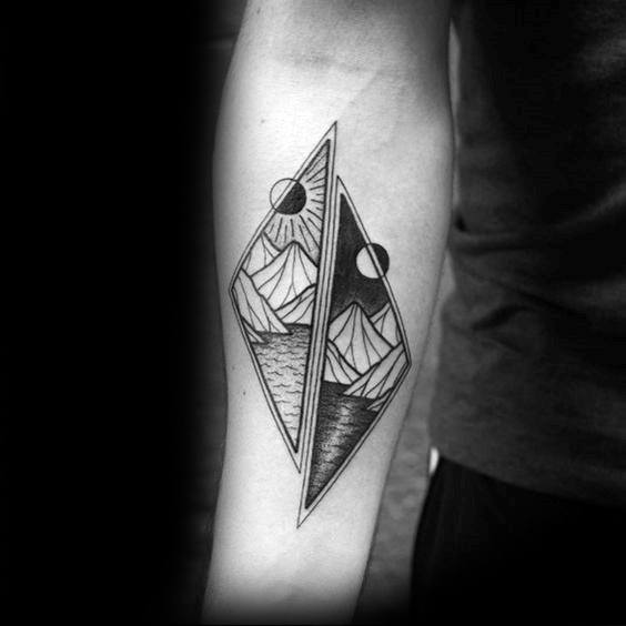 tatuaje geometrico montana para hombre 27