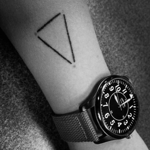 tatuaje geometrico simple para hombre 19