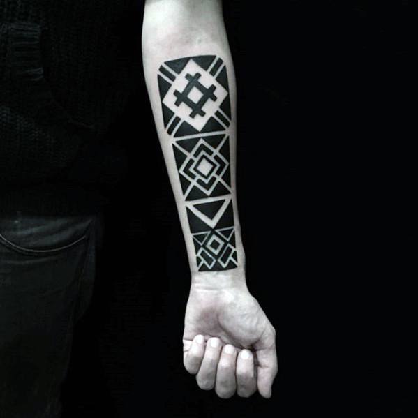 tatuaje geometrico simple para hombre 22