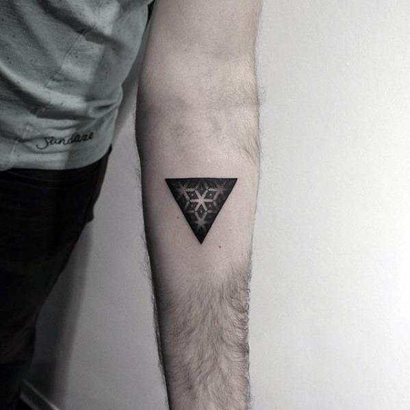 tatuaje geometrico simple para hombre 26