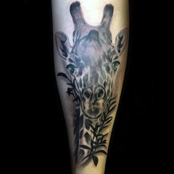tatuaje jirafa para hombre 03