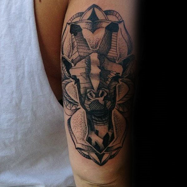 tatuaje jirafa para hombre 06