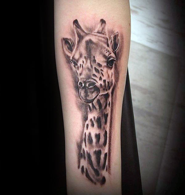 tatuaje jirafa para hombre 09