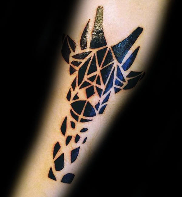 tatuaje jirafa para hombre 14