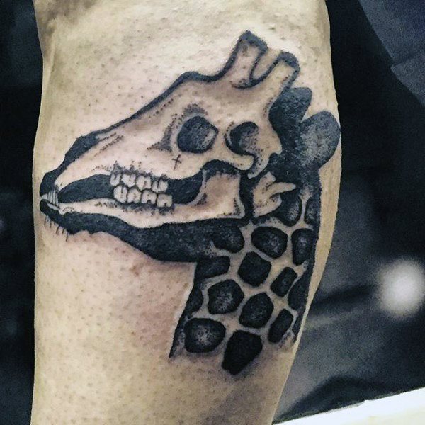 tatuaje jirafa para hombre 26
