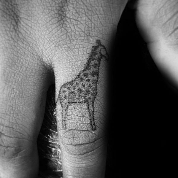tatuaje jirafa para hombre 51