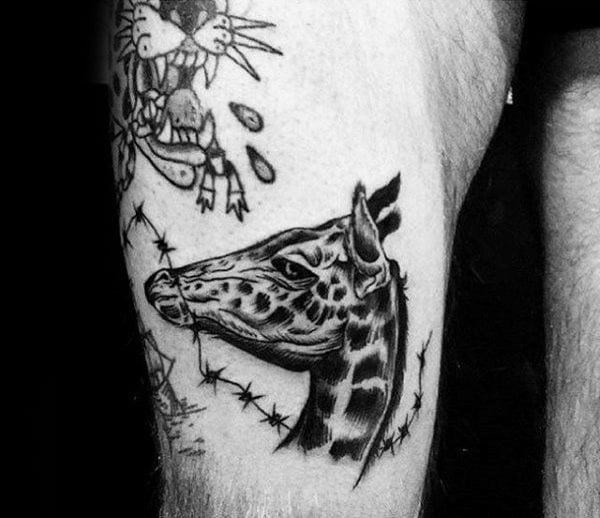 tatuaje jirafa para hombre 59