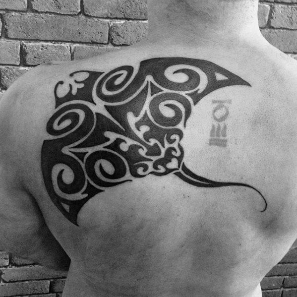 tatuaje mantarraya para hombre 29