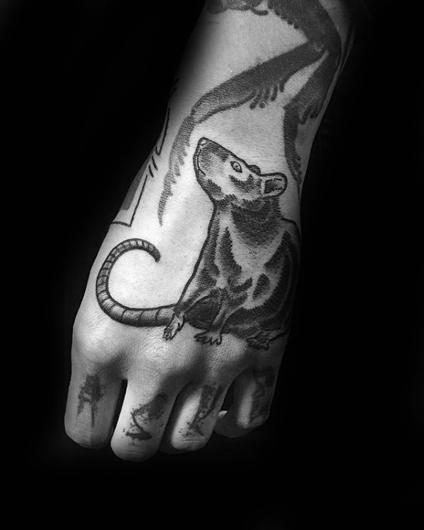 tatuaje rata para hombre 09