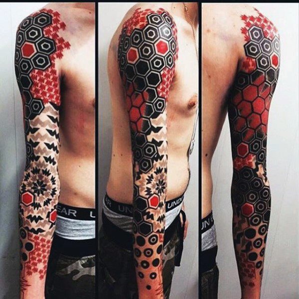 tatuaje rojo y negro para hombre 31