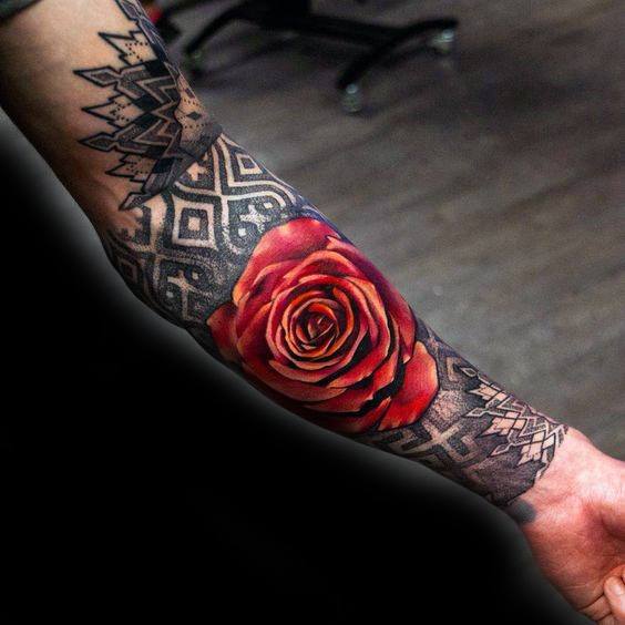 tatuaje rojo y negro para hombre 33