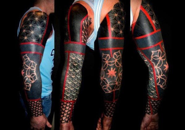 tatuaje rojo y negro para hombre 44