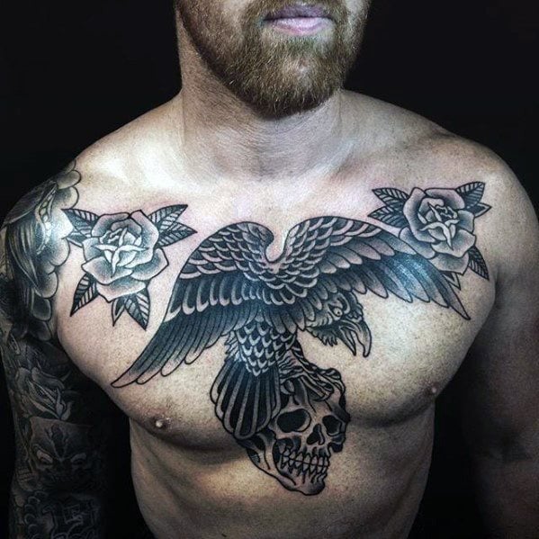 tatuaje tradicional cuervo para hombre 12