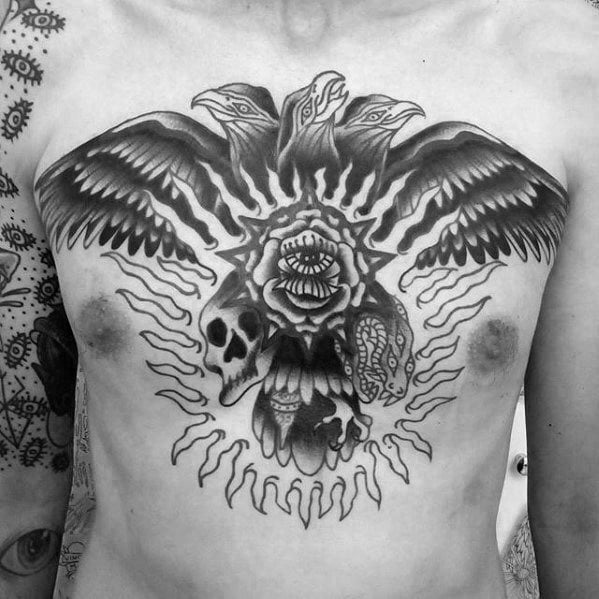 tatuaje tradicional cuervo para hombre 28