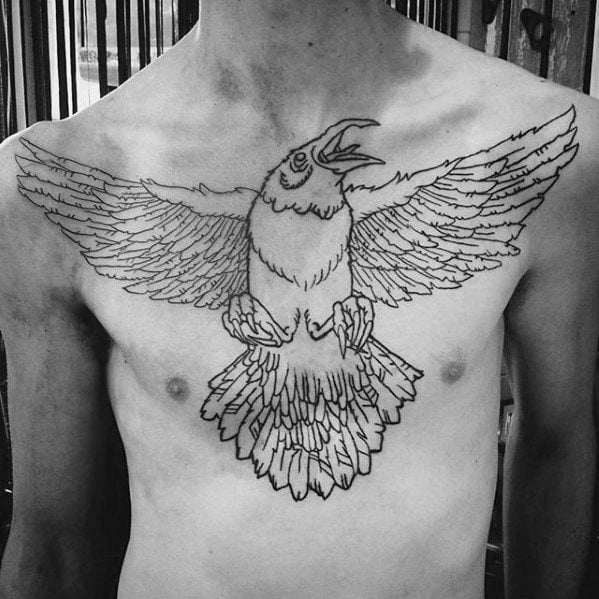 tatuaje tradicional cuervo para hombre 37