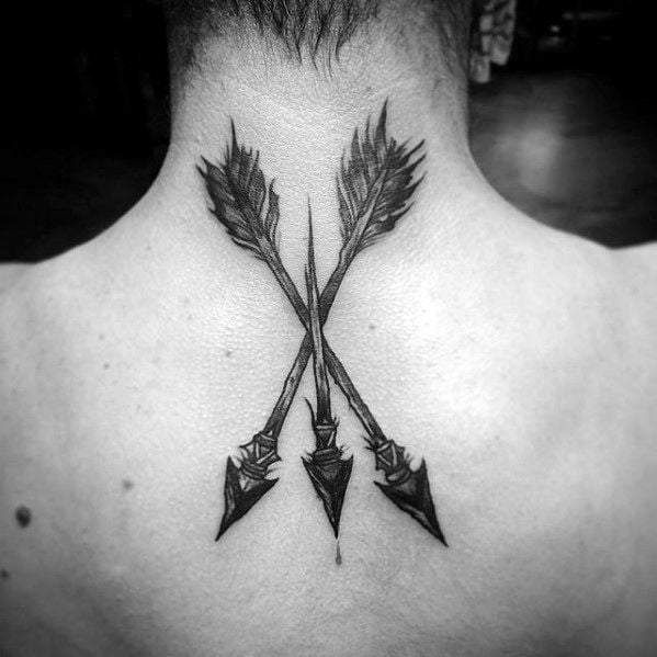 tatuaje tradicional flecha para hombre 35