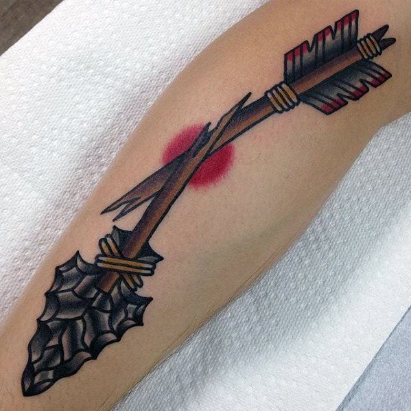 tatuaje tradicional flecha para hombre 42