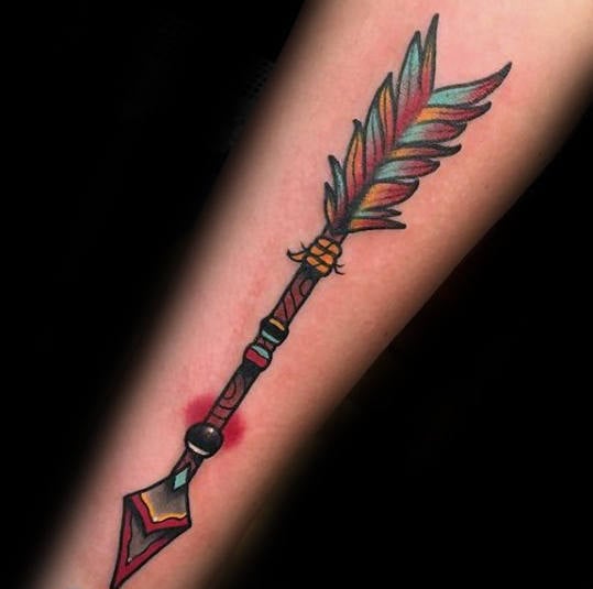 tatuaje tradicional flecha para hombre 43