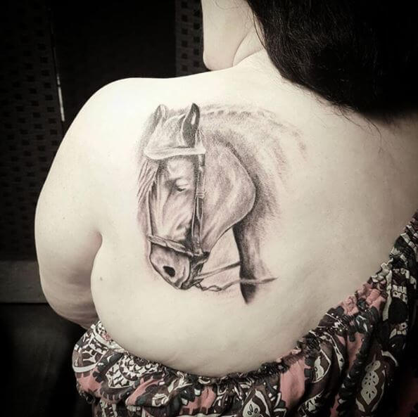 tatuaje caballo 83