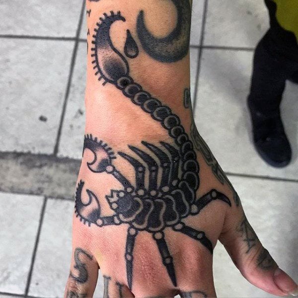 tatuaje escorpion 344