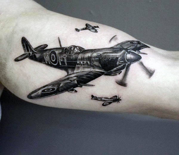tatuaje avion 27
