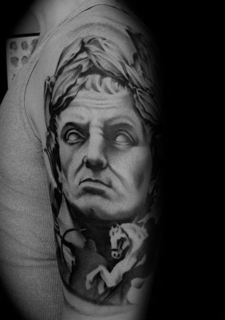 tatuaje estatua romana105