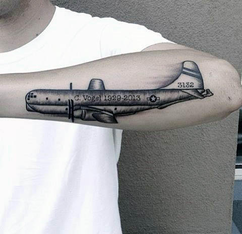 tatuaje avion 61