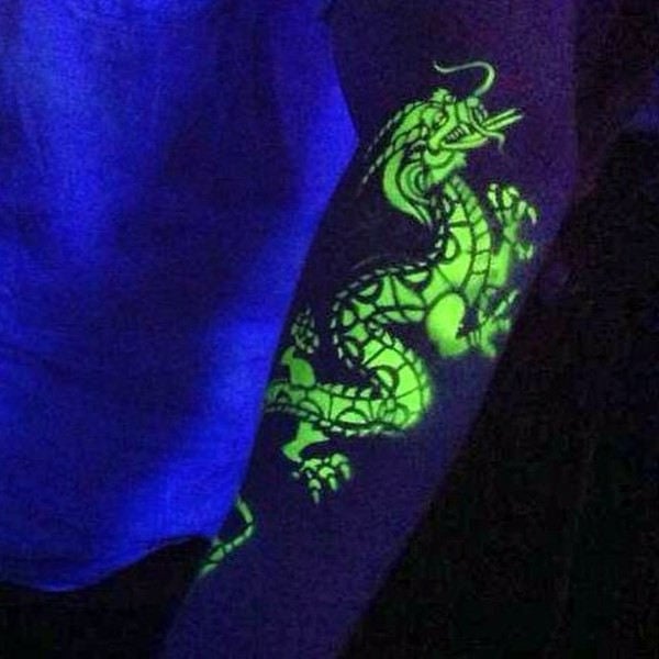 tatuaje brillan en la oscuridad 21