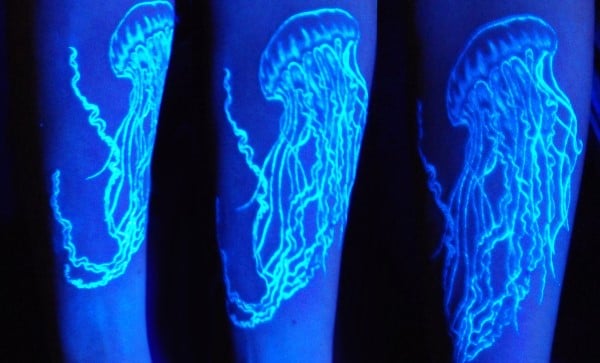 tatuaje brillan en la oscuridad 31