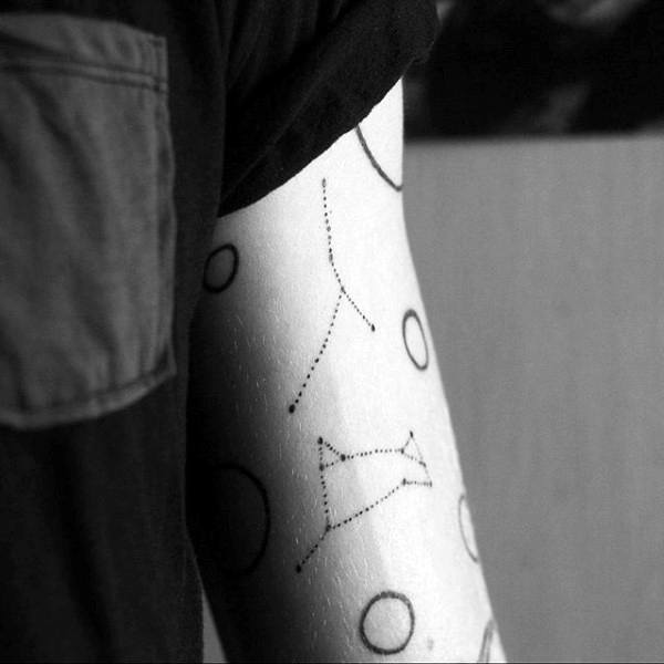 tatuaje constelacion 51