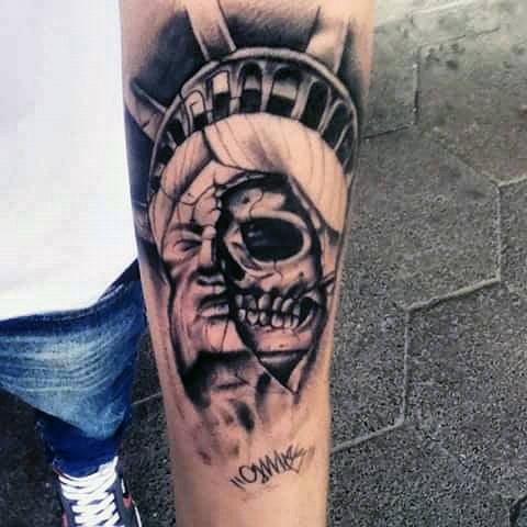 tatuaje estatua de la libertad 27