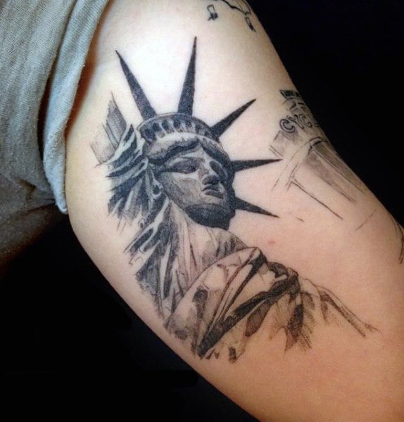 tatuaje estatua de la libertad 39