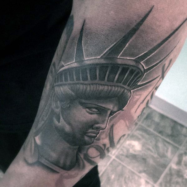 tatuaje estatua de la libertad 43