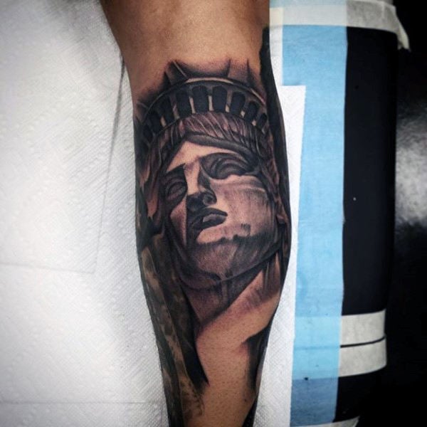 tatuaje estatua de la libertad 55