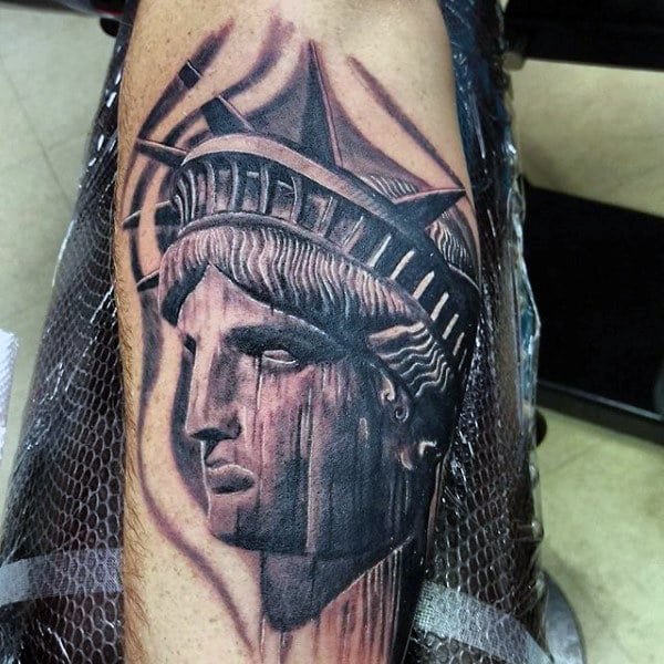 tatuaje estatua de la libertad 61