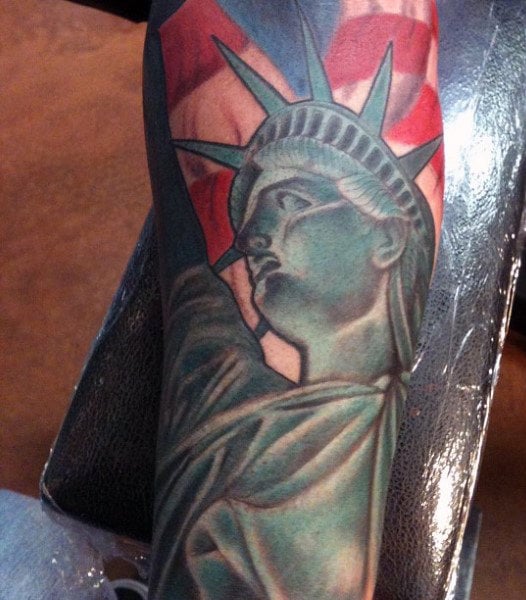tatuaje estatua de la libertad 75
