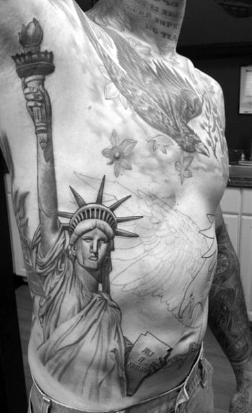 tatuaje estatua de la libertad 79