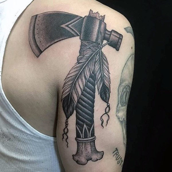 tatuaje hacha tomahawk 113