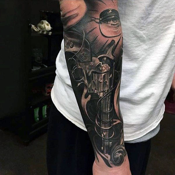 tatuaje pistola hombre 05
